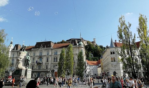 Slika 2: Turistični utrip središča Ljubljane.